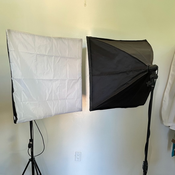 SOLD. Professional Photography Softbox Lighting Kit - Picture 3 of 12